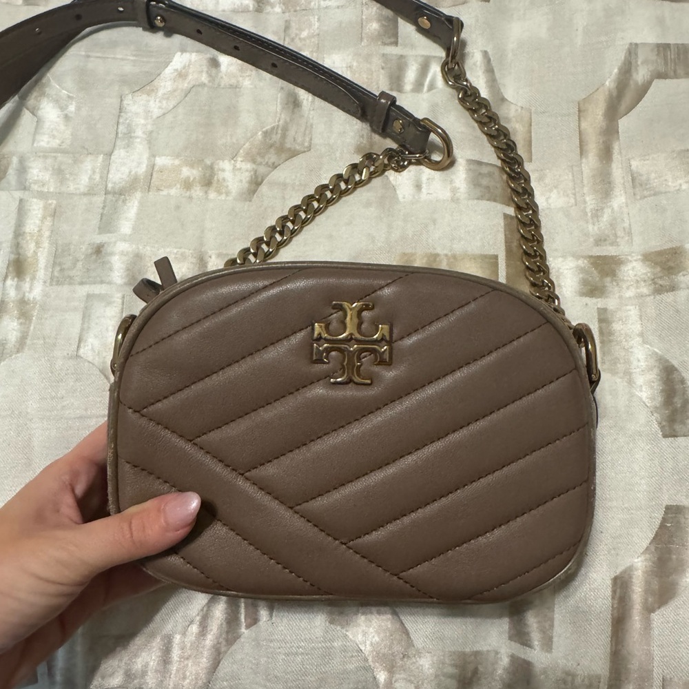 Tory Burch Kira Small Chevron Crossbody Camera Bag - Taupe - Picture 9 of 17